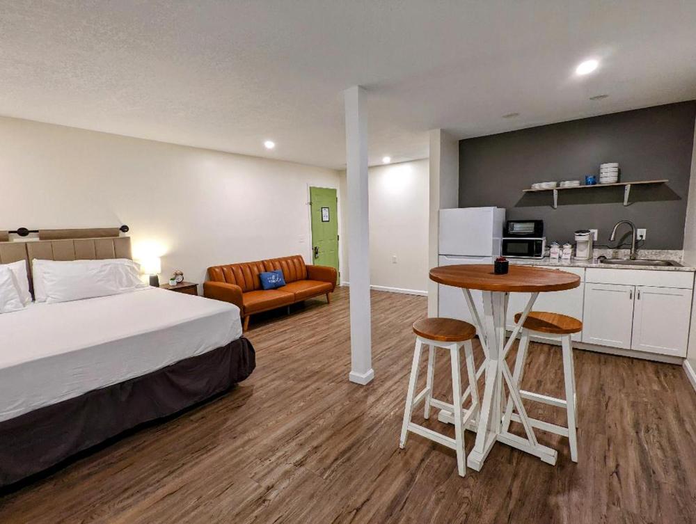 Deluxe King Room interior